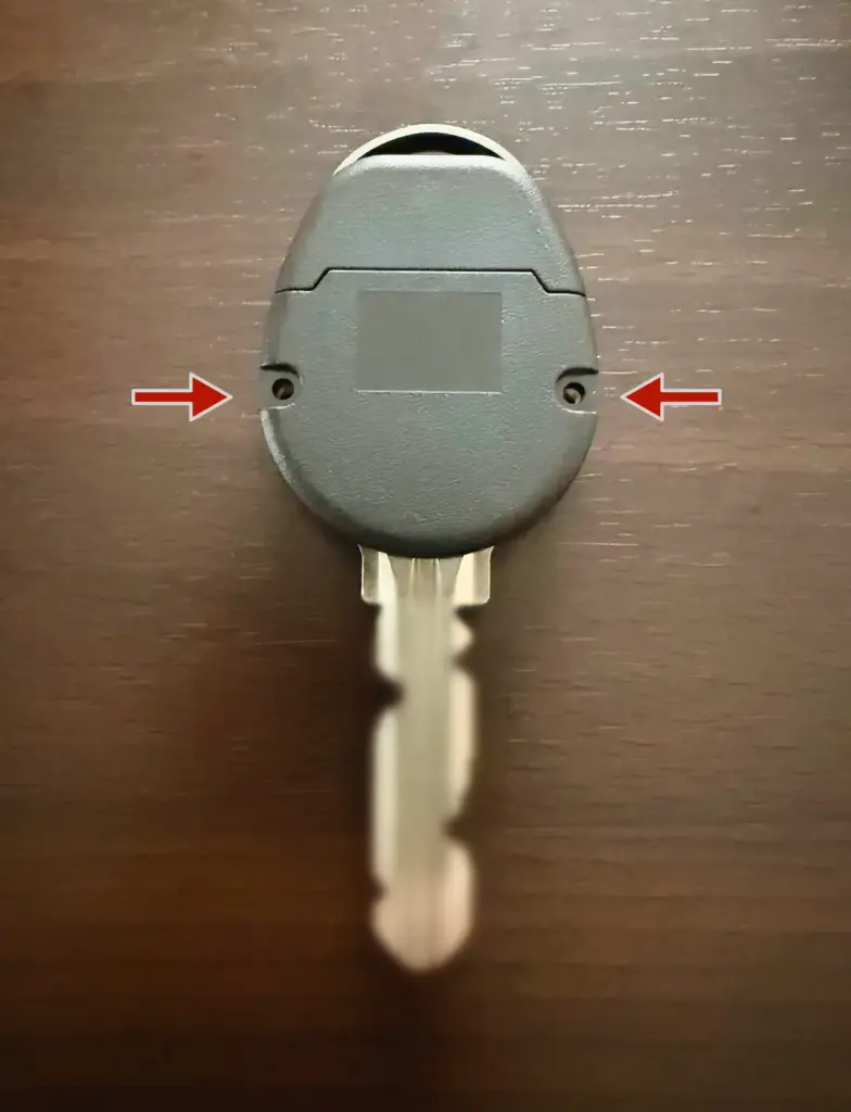 カギの閉め忘れ防止グッズ「ChecKEY2 (チェッキー2) 」のネジ止め箇所