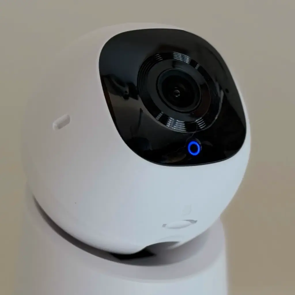見守りカメラ「Anker Eufy Indoor Cam C220」のLEDインジケーターランプ
