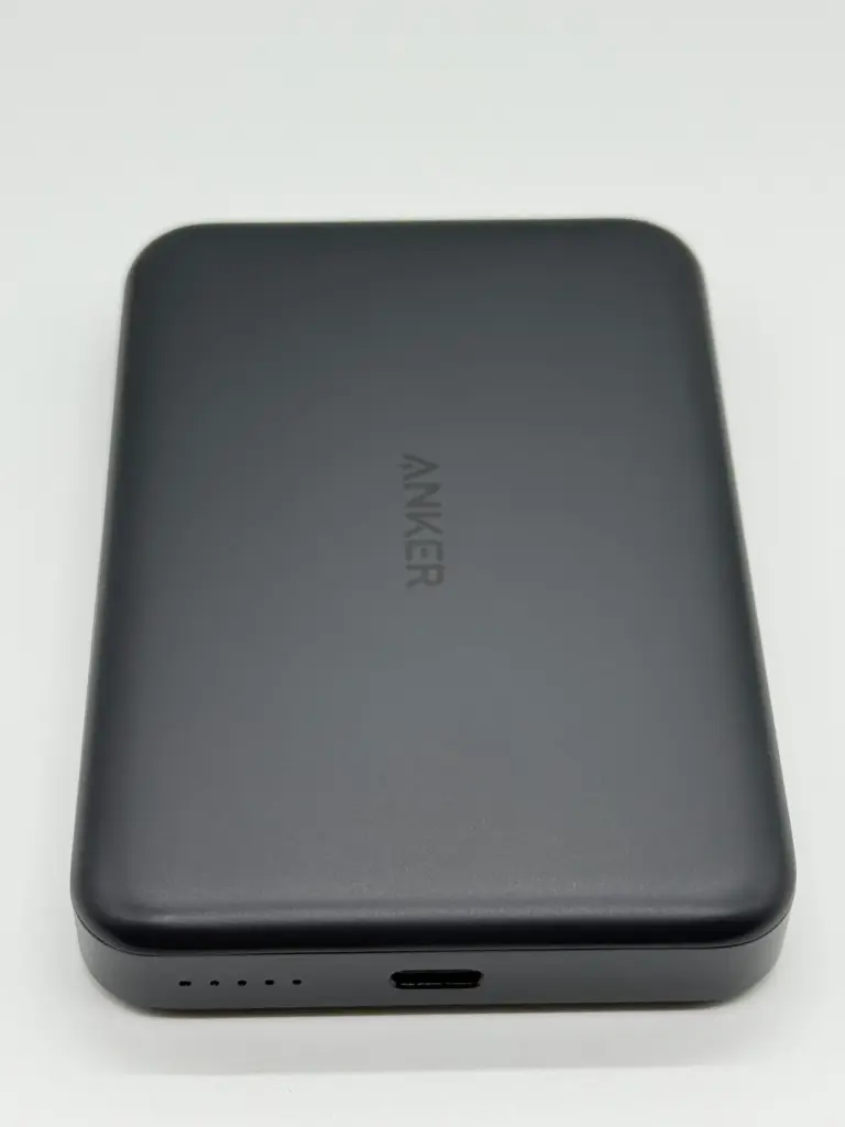 モバイルバッテリー「Anker MagGo Power Bank (10000mAh, Slim)」の裏面イメージ